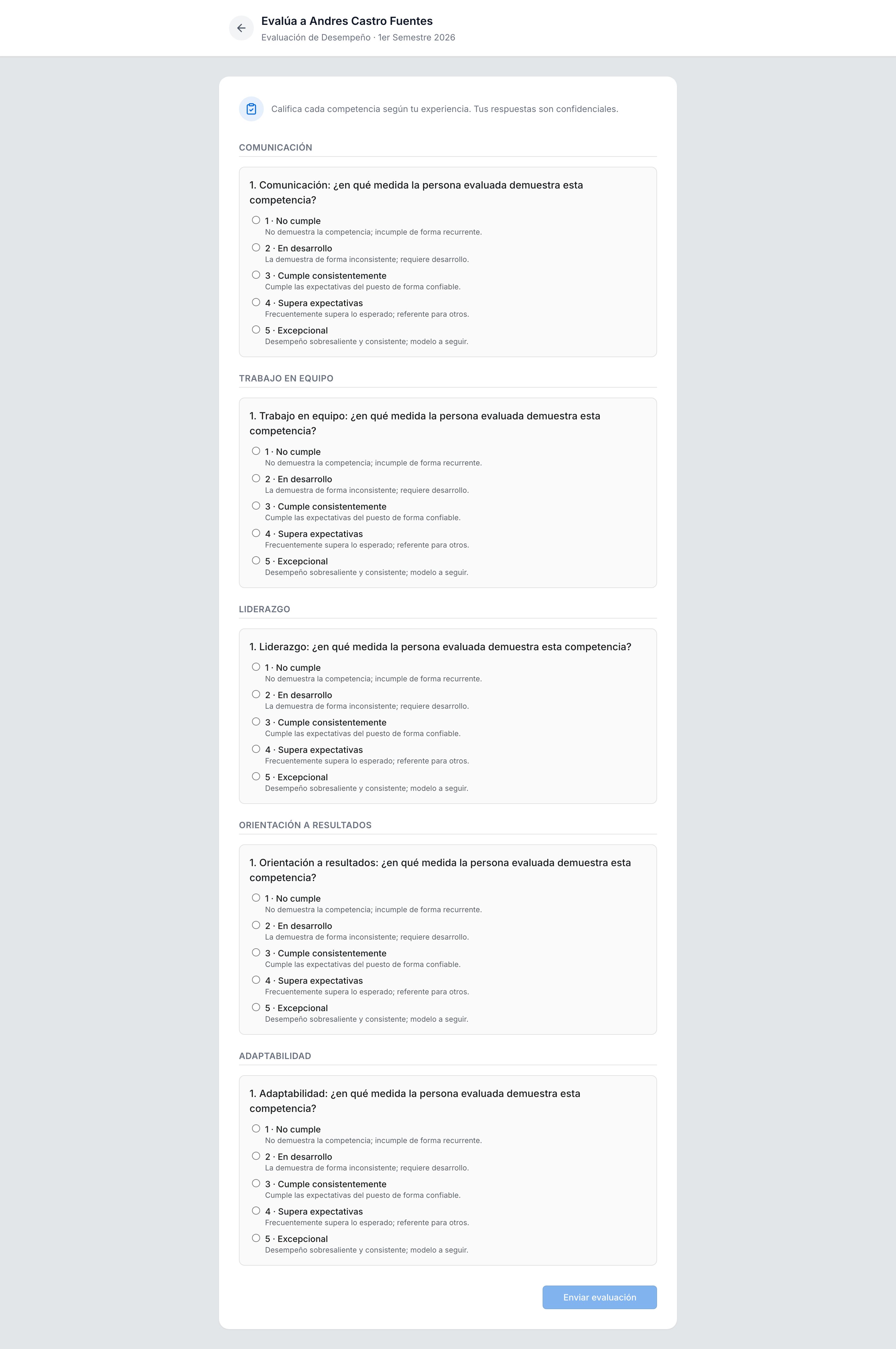 Reproductor de evaluación: las preguntas agrupadas por competencia con su escala de respuesta y el botón Enviar evaluación abajo