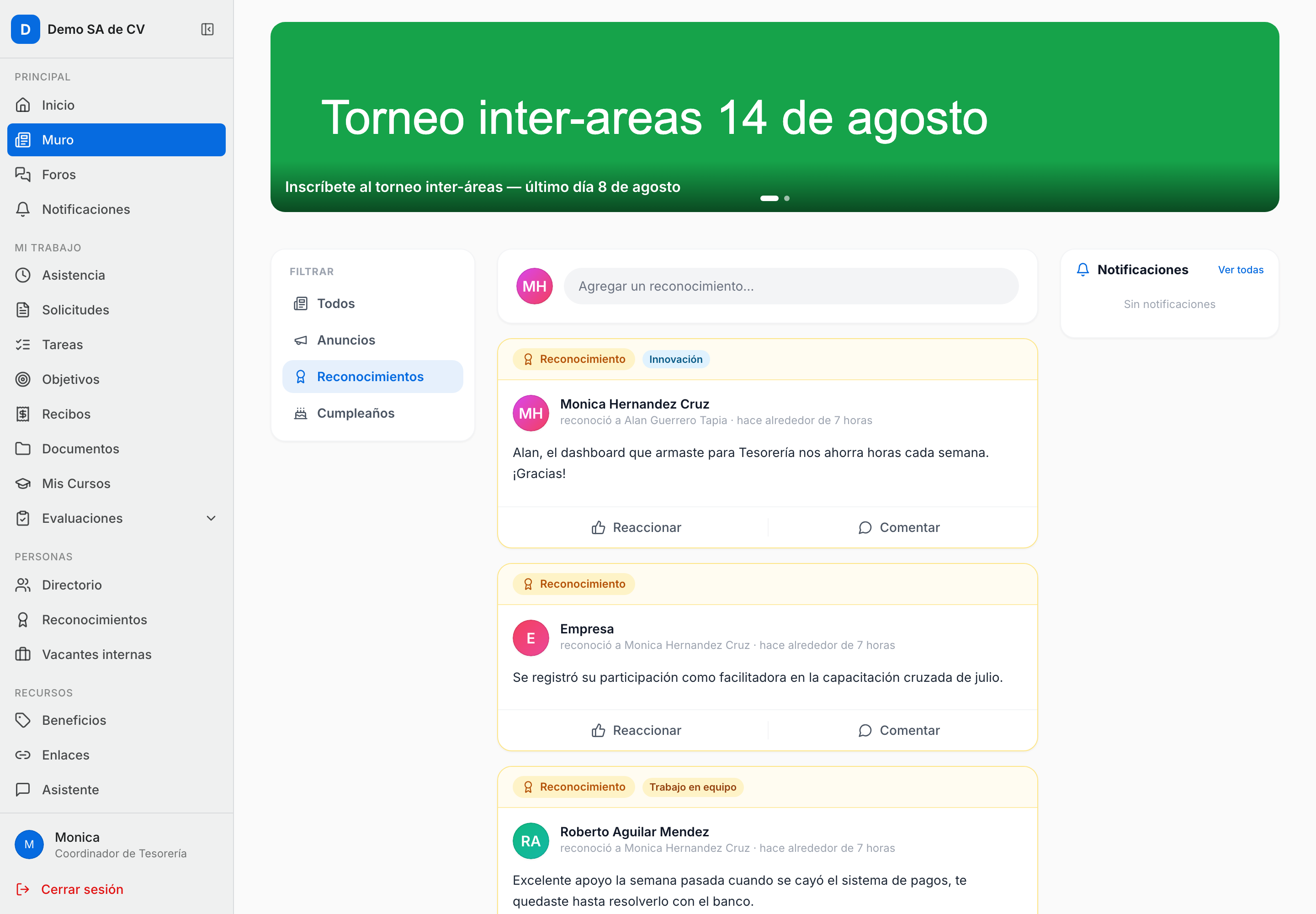Tarjeta de reconocimiento en el feed del muro, con el encabezado ámbar Reconocimiento, la etiqueta de categoría, la línea "reconoció a…" y la barra de reacciones abajo
